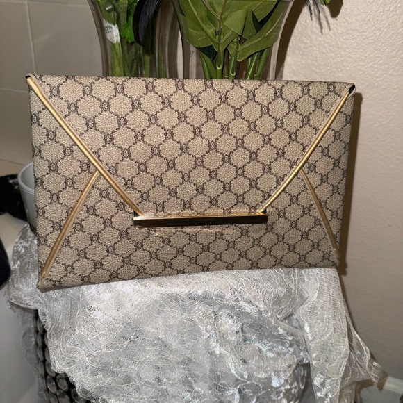 Classy elegant beige and gold envelope clutch - Picture 9 of 9